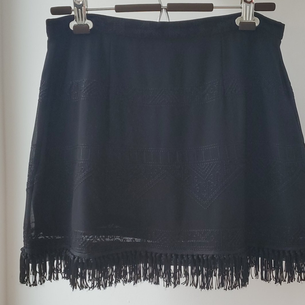 FC blk skirt with exquisite embroidery & fringe
